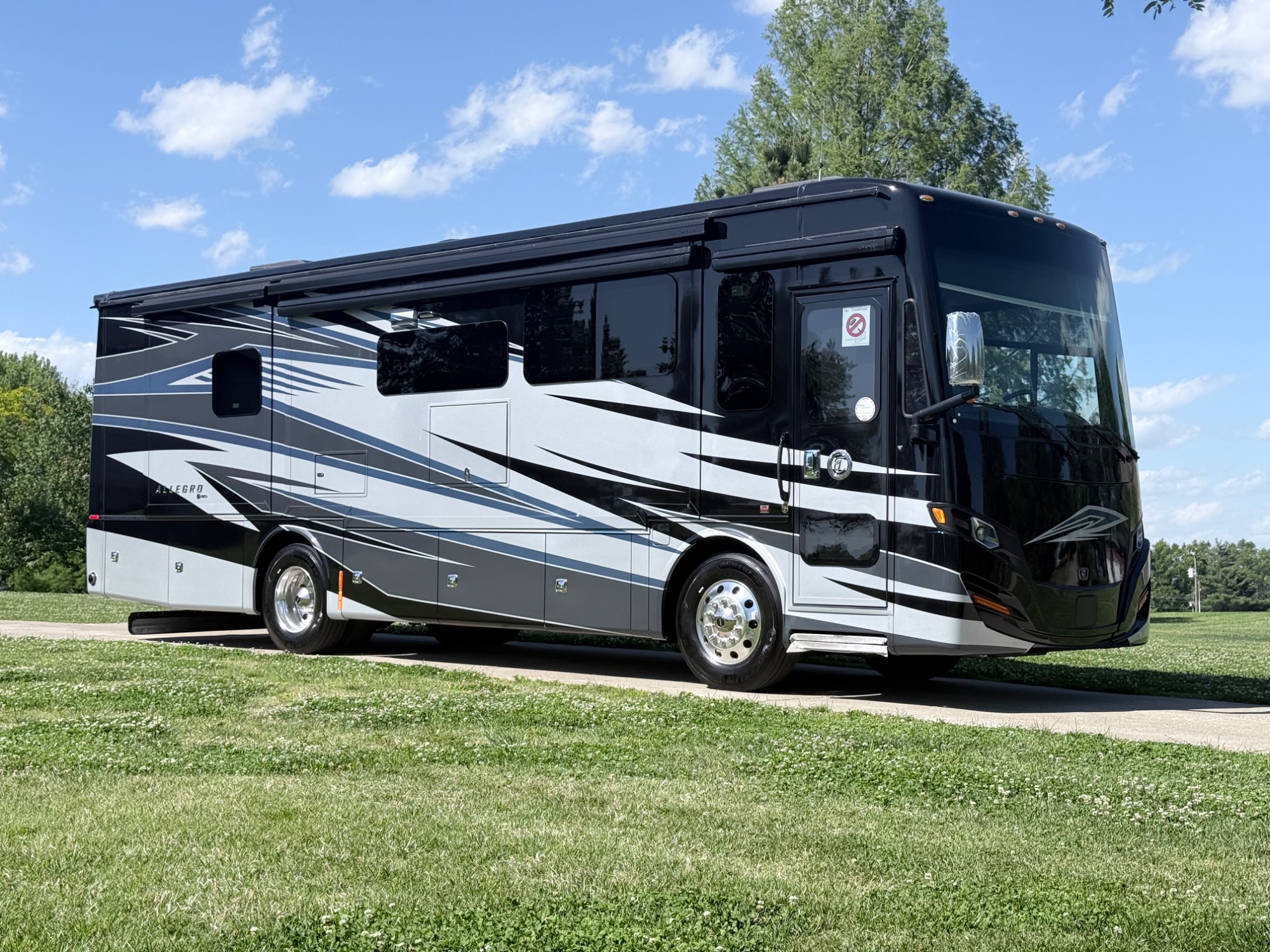 New 2026 Tiffin Allegro Red 33AA Class A Motorhome | Harrodsburg, KY