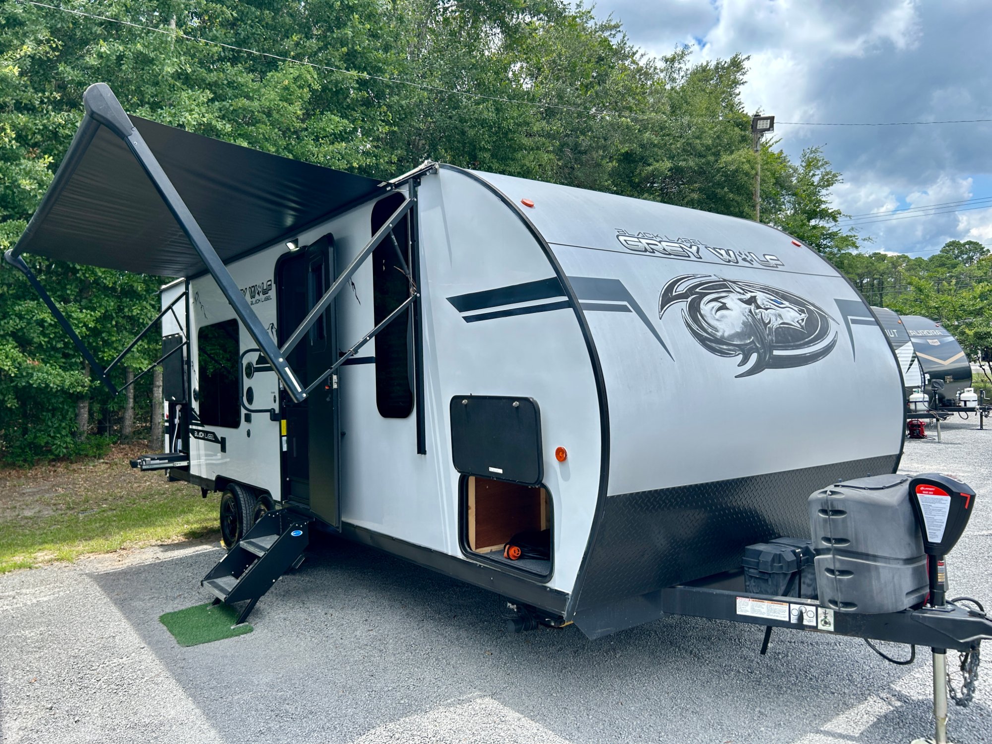 2021 travel-trailer-2021-cherokee-grey-wolf-black-label-2751a Grey Wolf Black Label