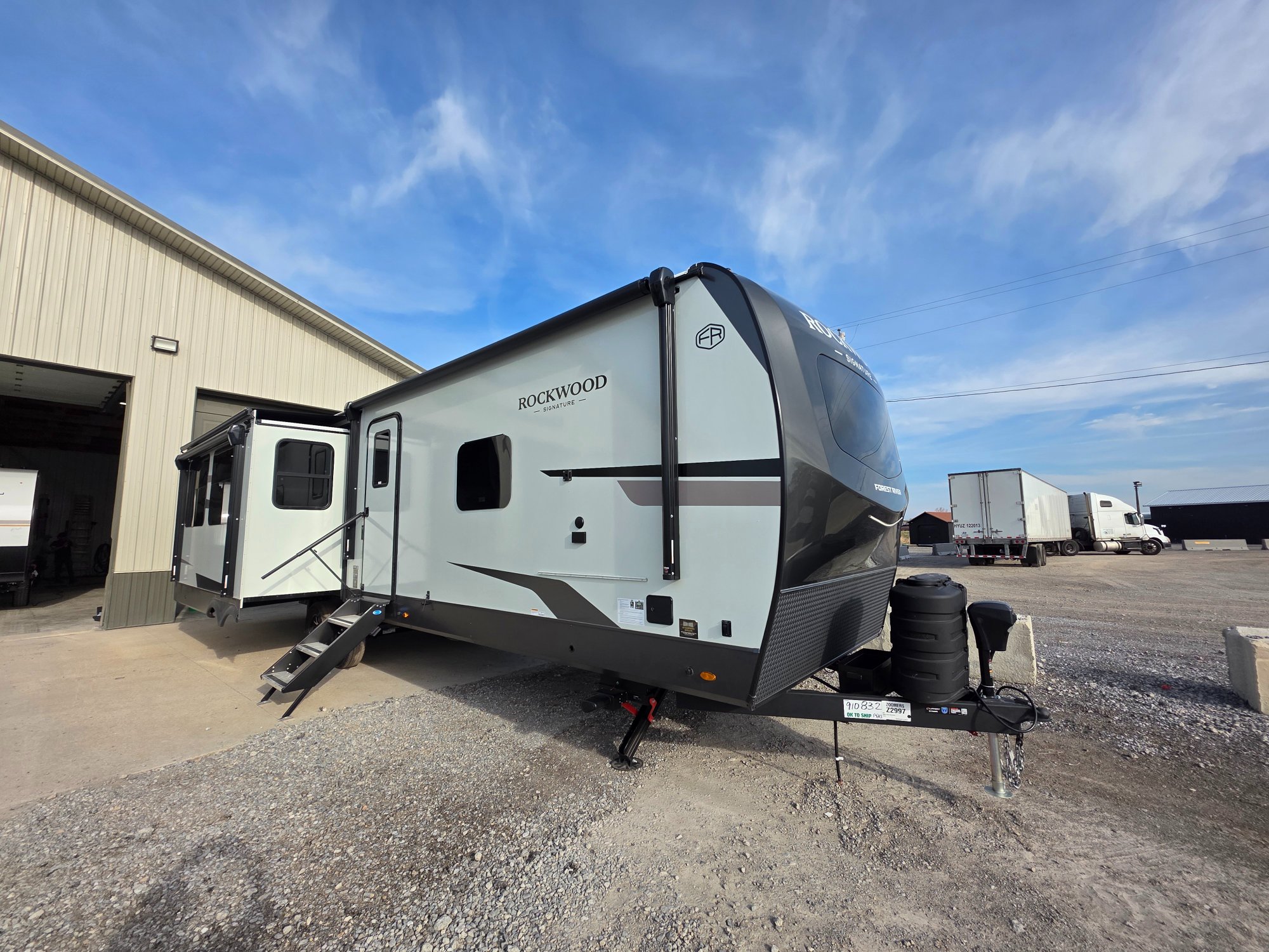 Forest River Rockwood Signature at Zoomers RV | IN, IA, IL