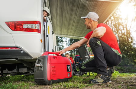 RV-with-man-starting-Generator-800px
