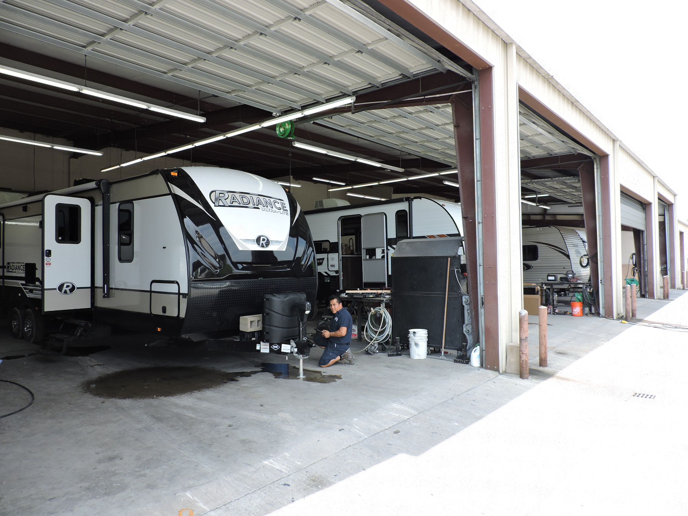 Topper’s RVs service center