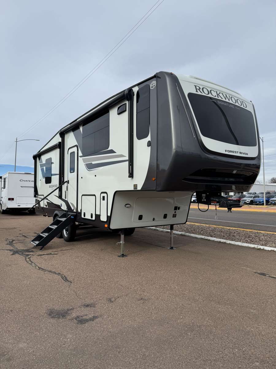 2026 Rockwood Signature - Easy Towing Fifth-Wheel