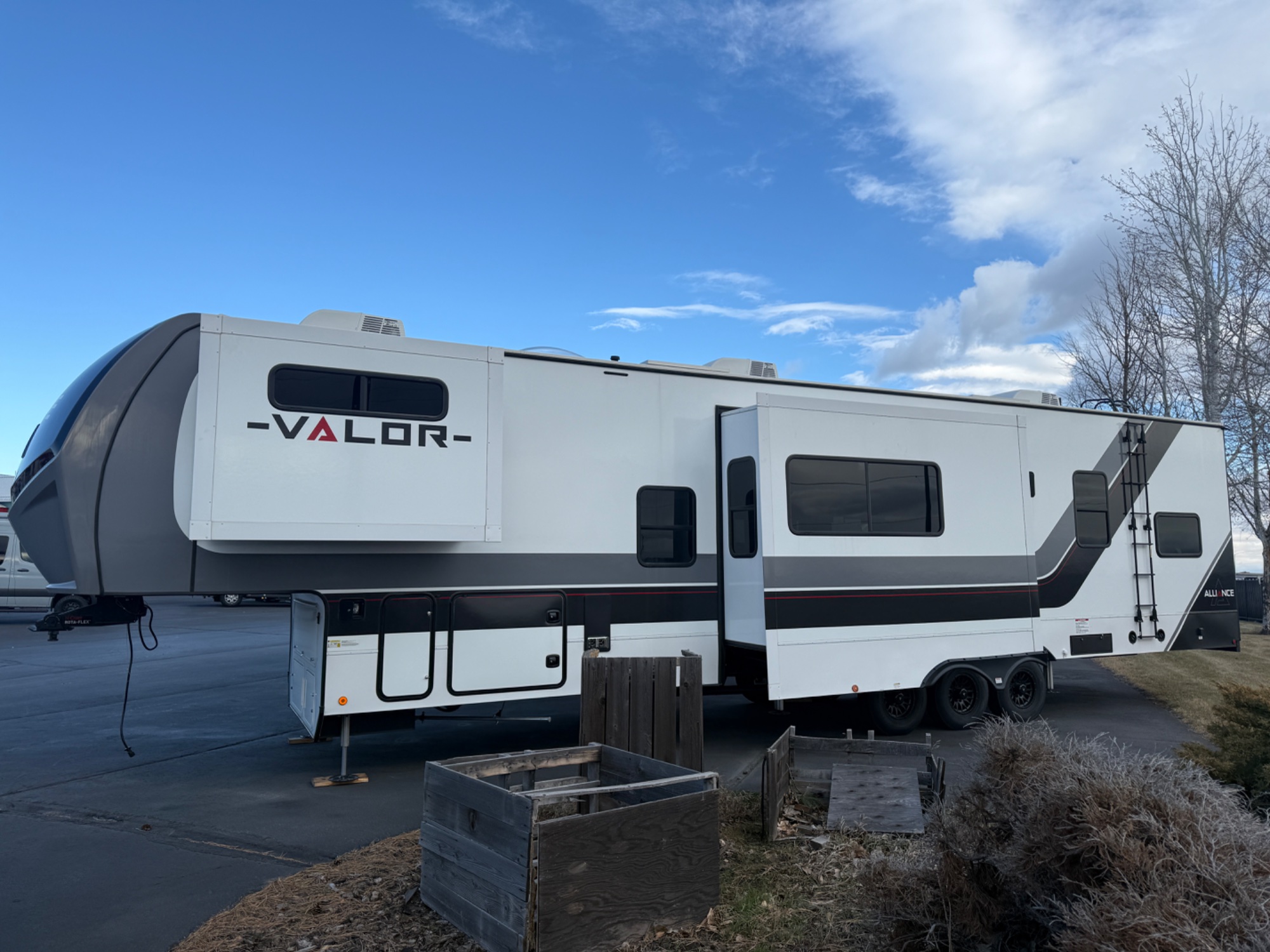 2025 Alliance Rv Valor 40v13