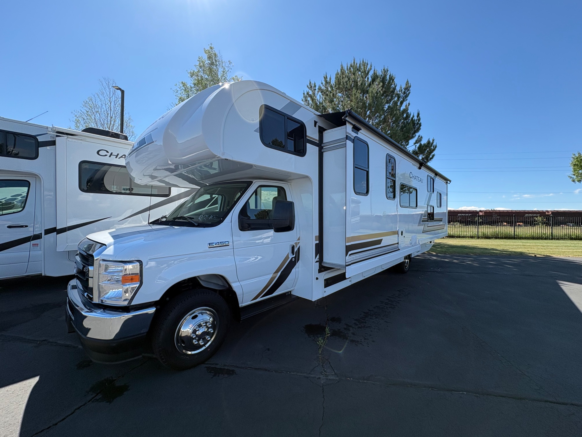 2027 Thor Motor Coach Chateau 31e