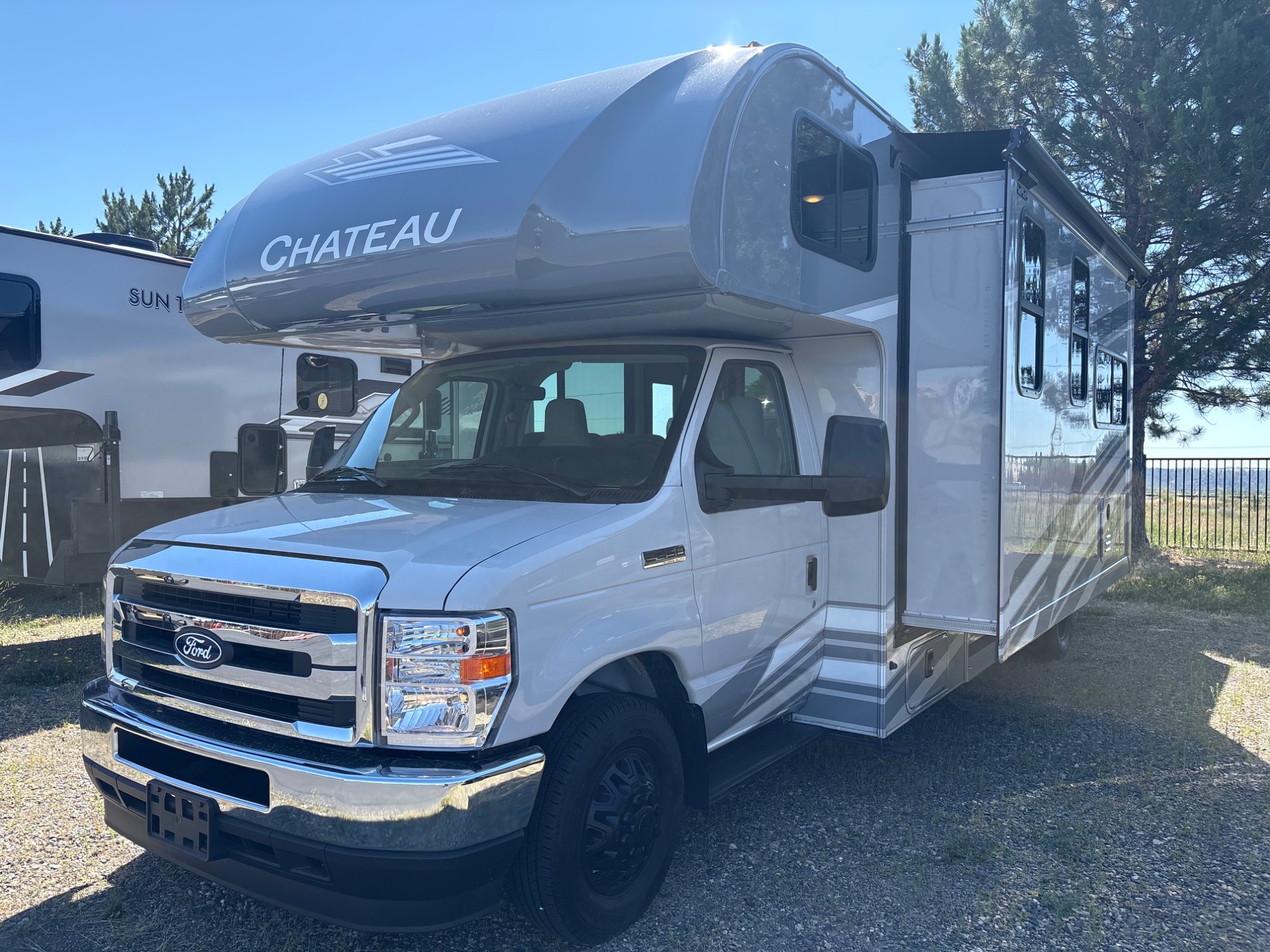 2027 Thor Motor Coach Chateau 28z