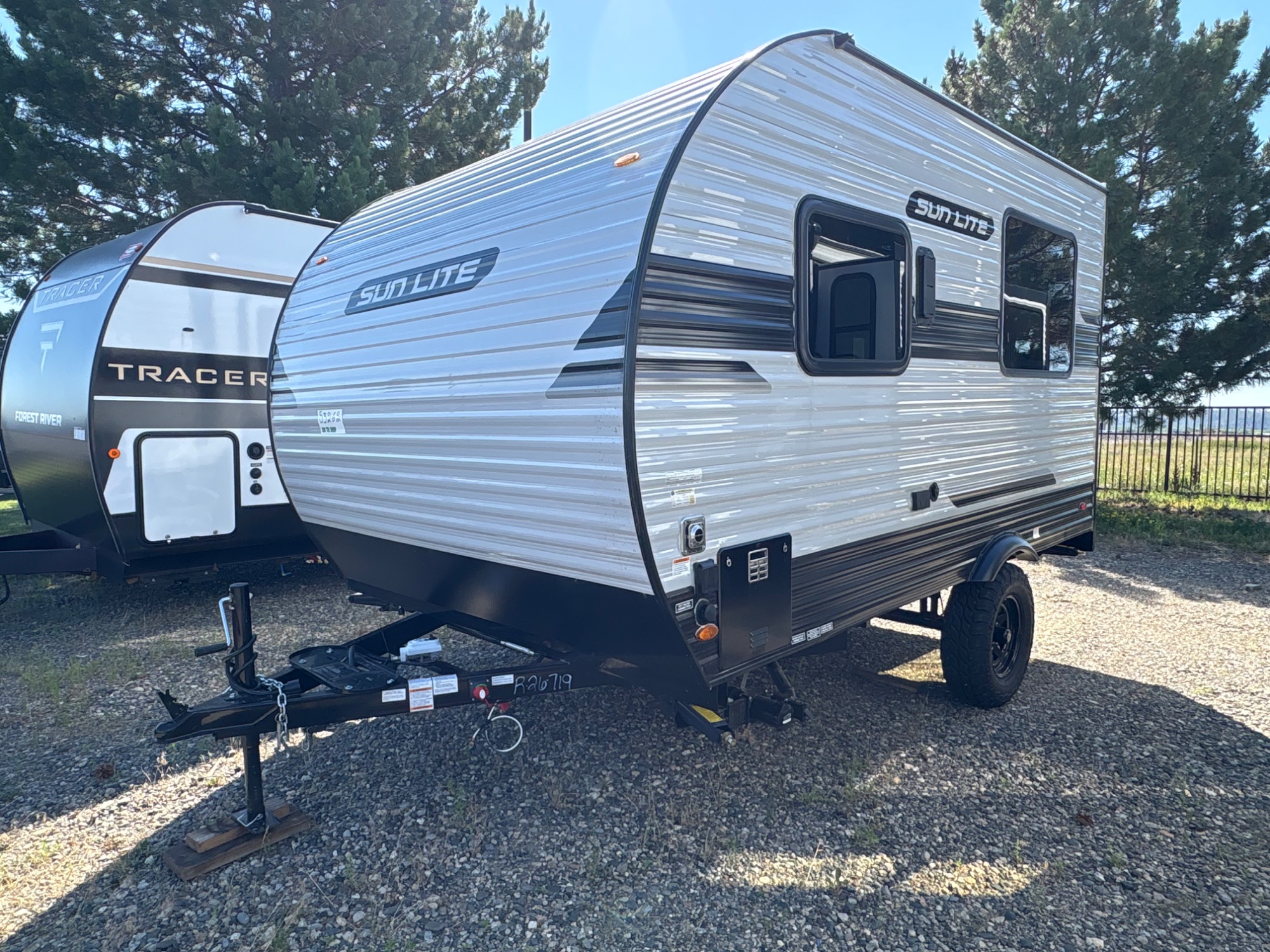 2027 Sunset Park & Rv Inc Sun-lite