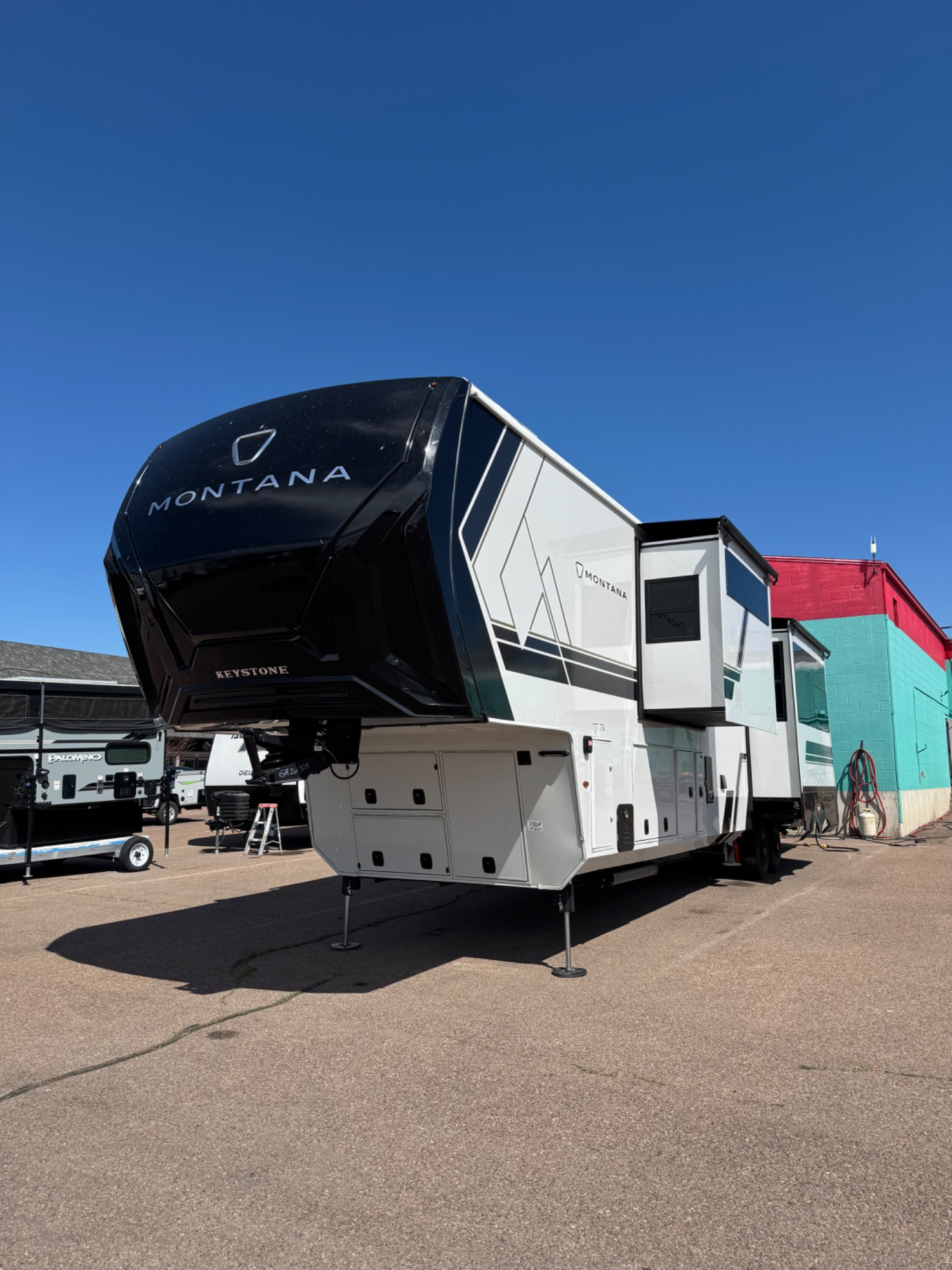 2027 Keystone Montana
