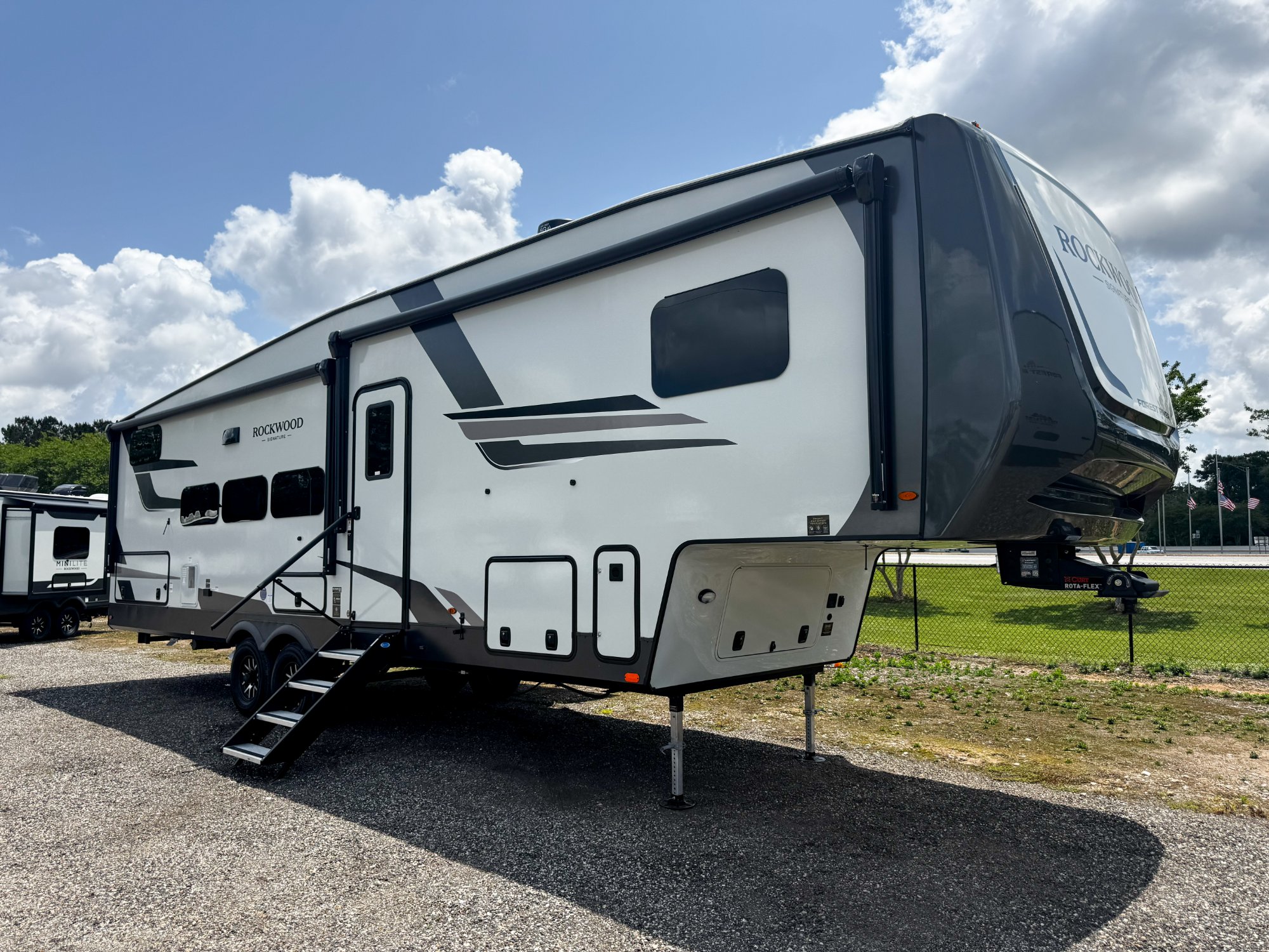 2026 Rockwood Signature 374DBH for sale on Searchshop