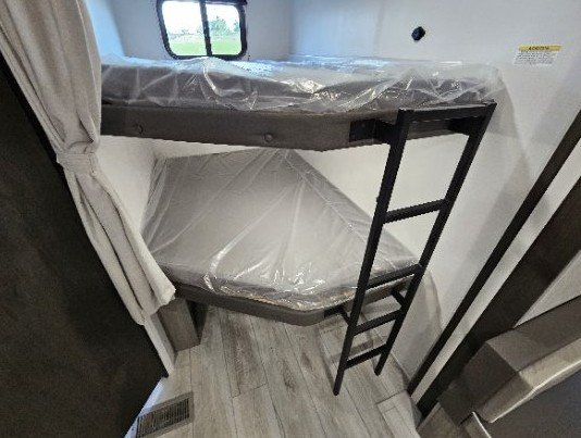 Travel Trailer With Slide 5