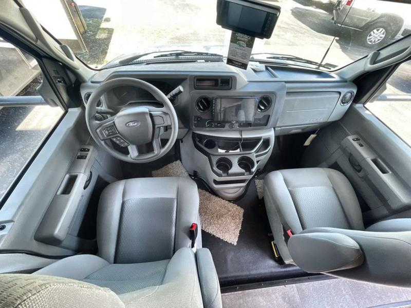 Coachmen Freelander cab