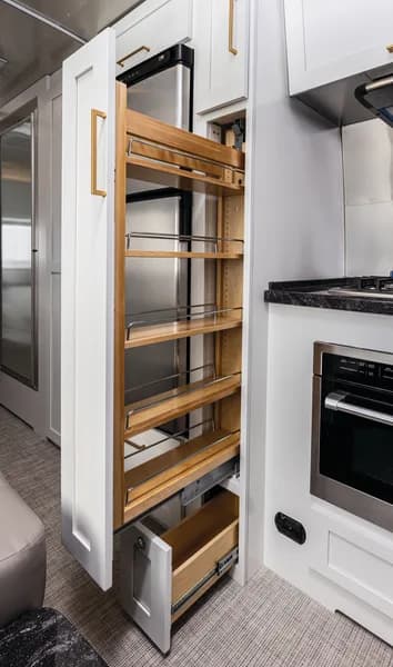 2025 Airstream Classic 28RB interior