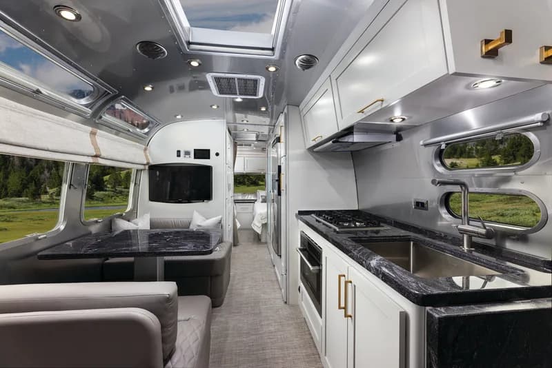 2025 Airstream Classic 28RB studio exterior