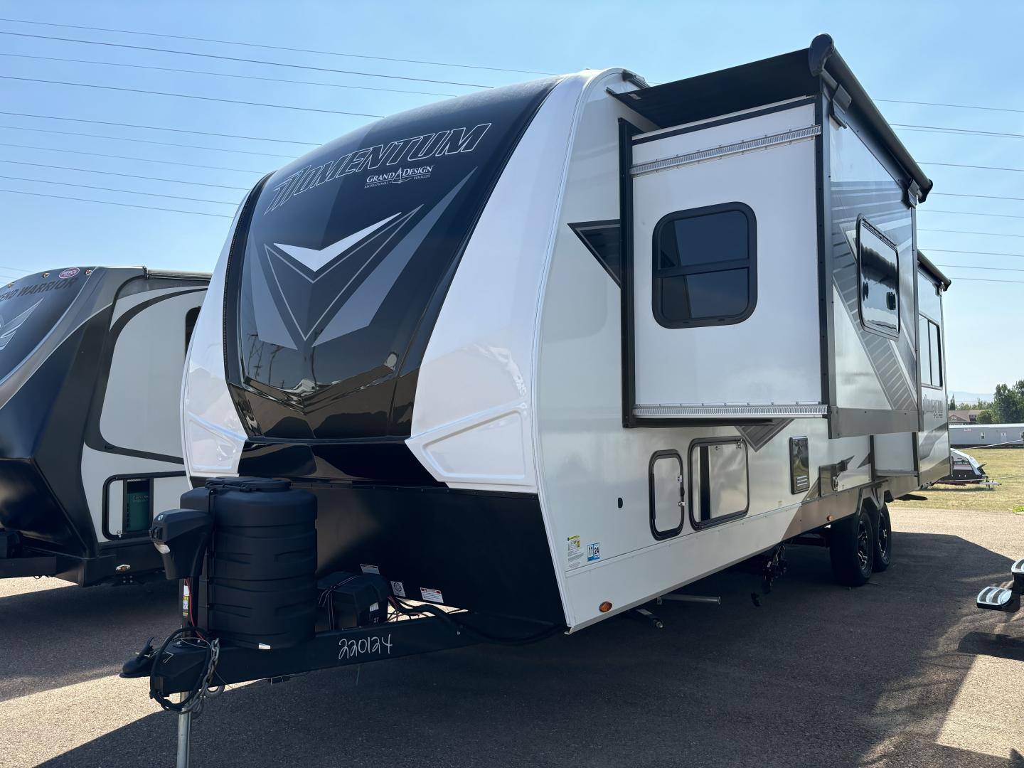 2024 Grand Design 2024 Grand Design Momentum - thumbnail 3