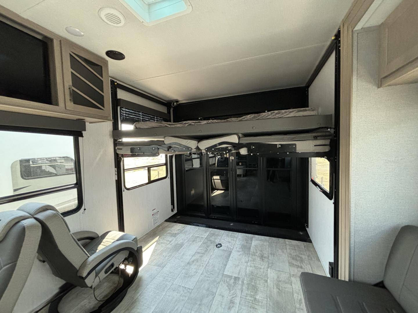 2024 Grand Design 2024 Grand Design Momentum - thumbnail 11