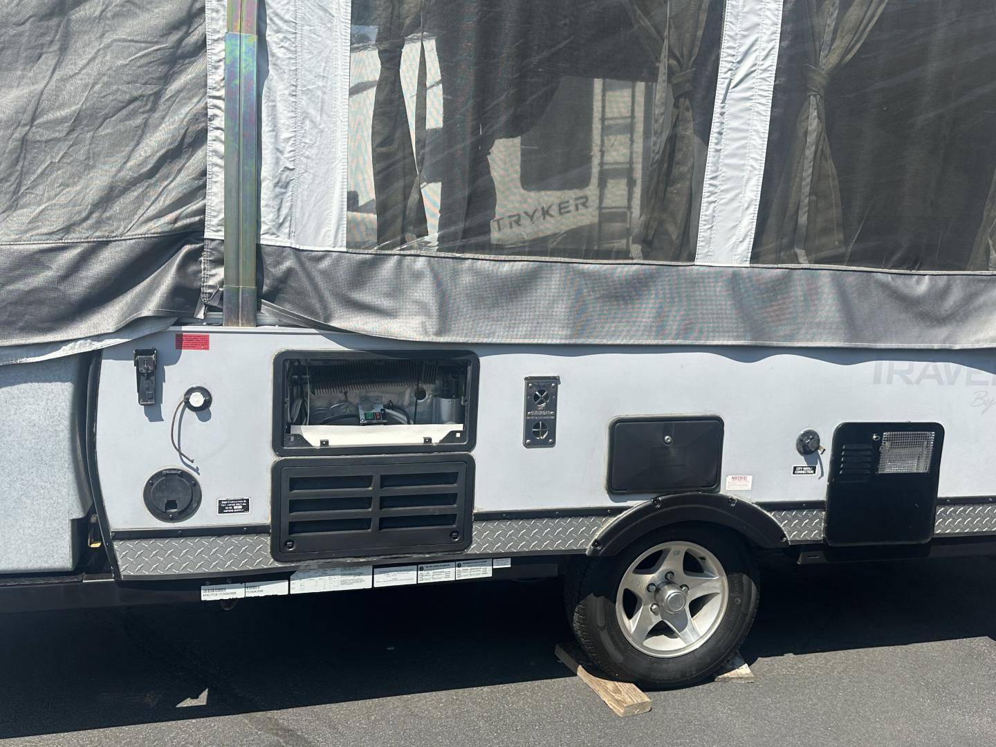 2012 Palomino 2012 Palomino Traverse - thumbnail 7