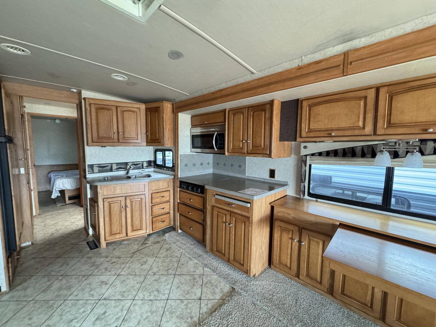 2010 Winnebago 2010 Winnebago Adventurer - thumbnail 8