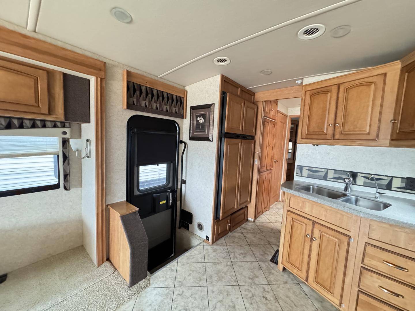 2010 Winnebago 2010 Winnebago Adventurer - thumbnail 9