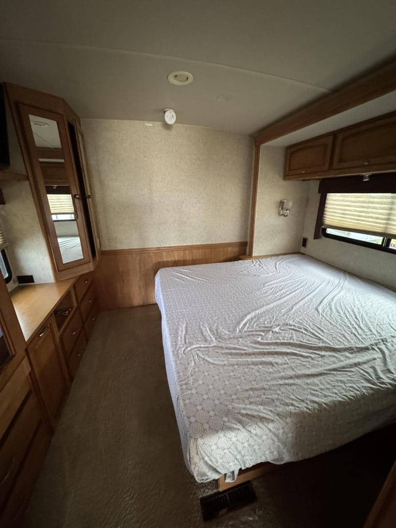 2010 Winnebago 2010 Winnebago Adventurer - thumbnail 13