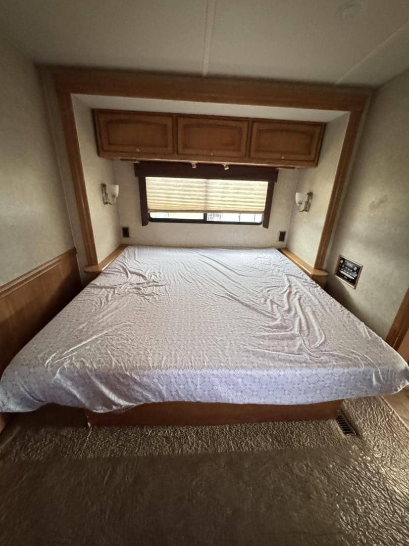 2010 Winnebago 2010 Winnebago Adventurer - thumbnail 15