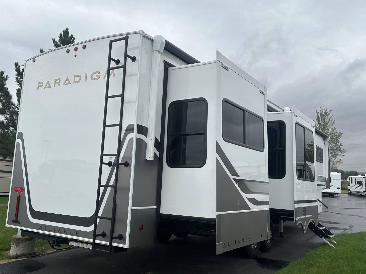 2025 Alliance RV 2025 Alliance RV Paradigm - thumbnail 5