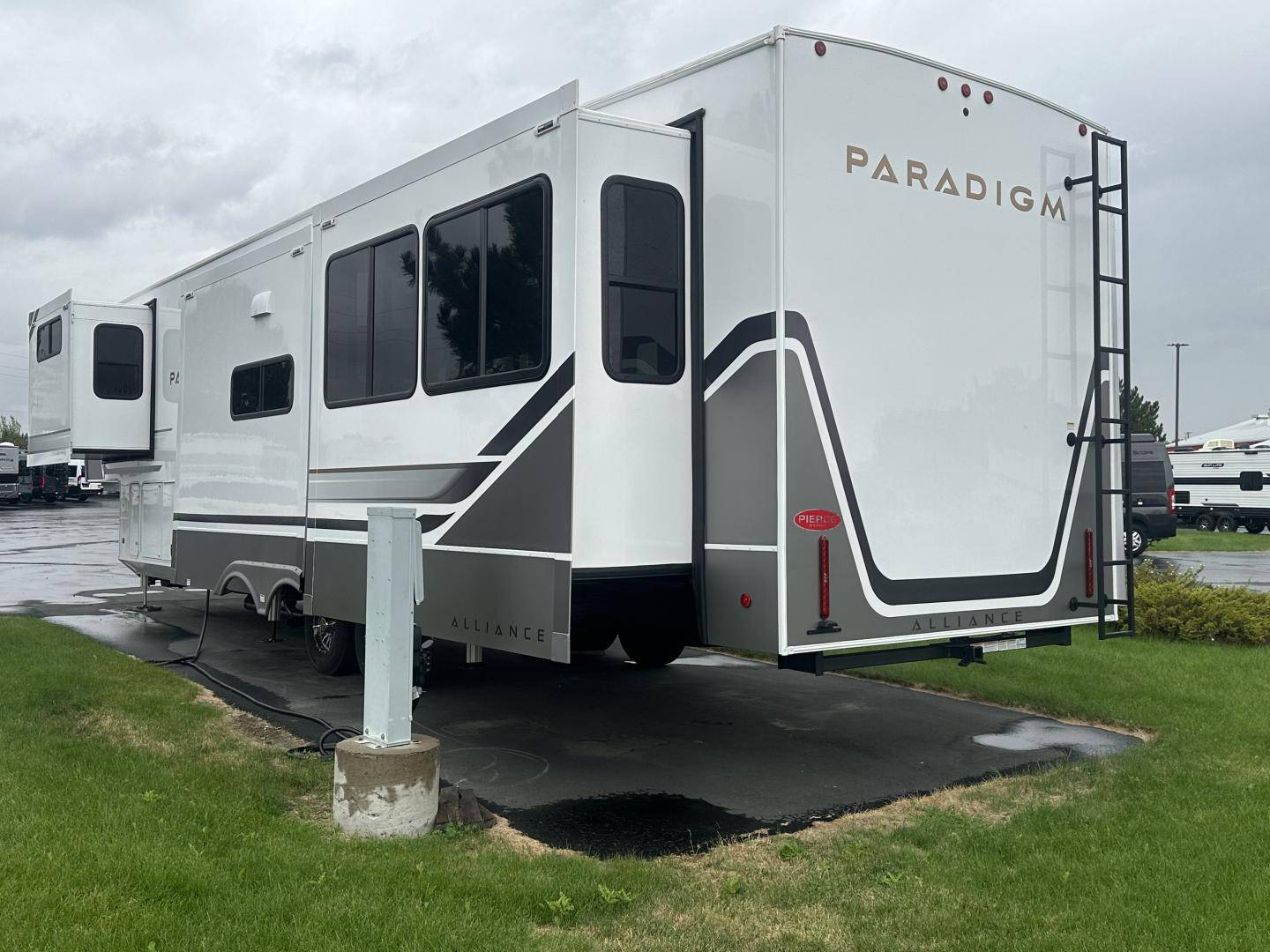 2025 Alliance RV 2025 Alliance RV Paradigm - thumbnail 6