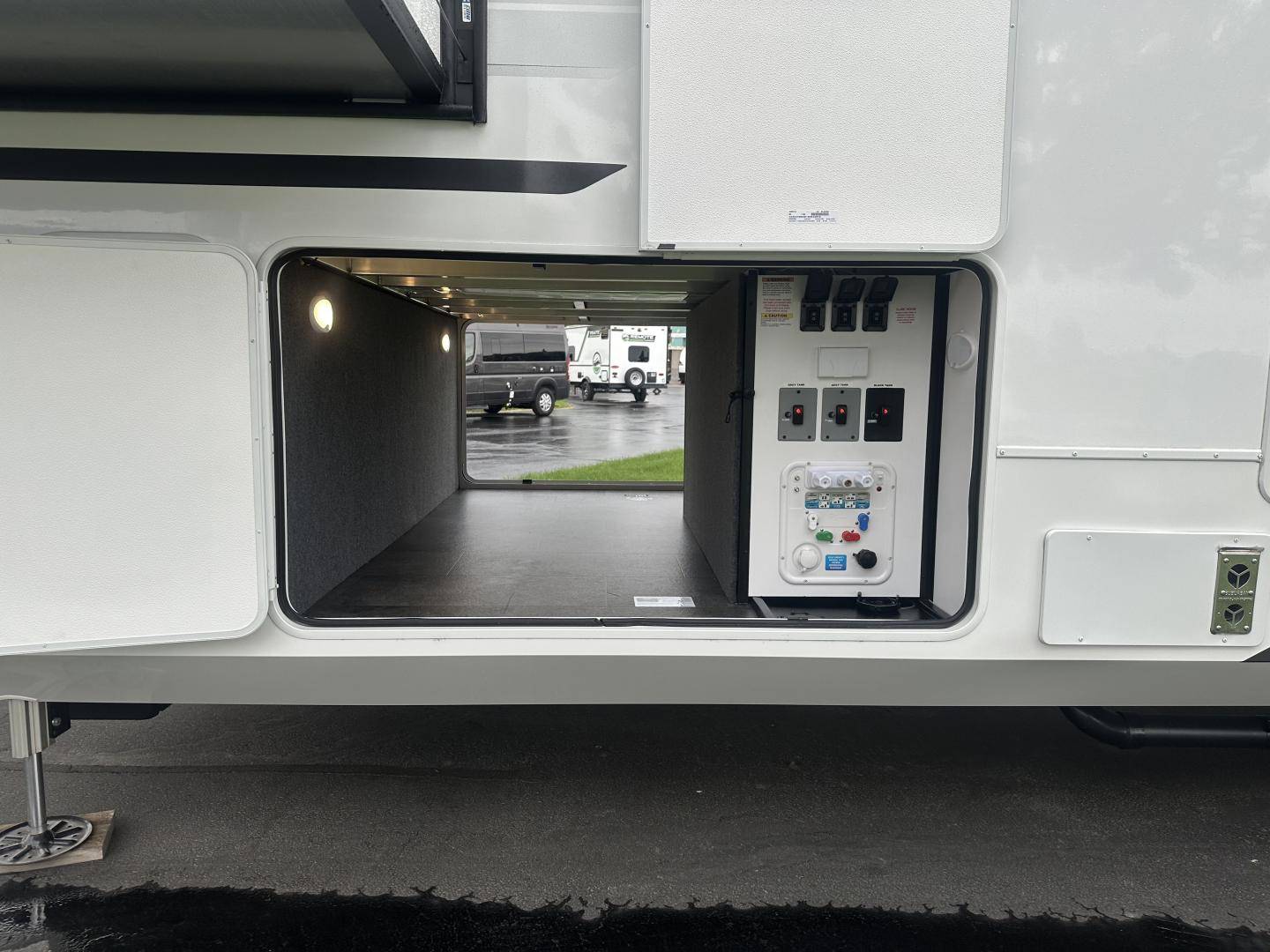 2025 Alliance RV 2025 Alliance RV Paradigm - thumbnail 7