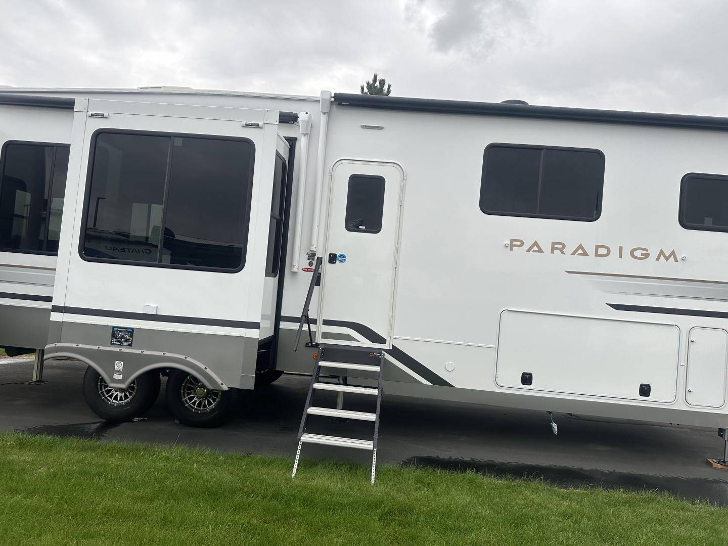 2025 Alliance RV 2025 Alliance RV Paradigm - thumbnail 12