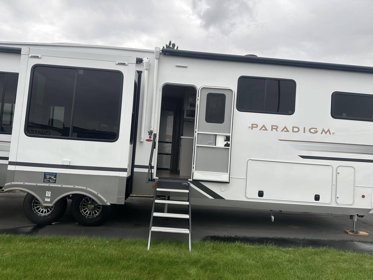 2025 Alliance RV 2025 Alliance RV Paradigm - thumbnail 13