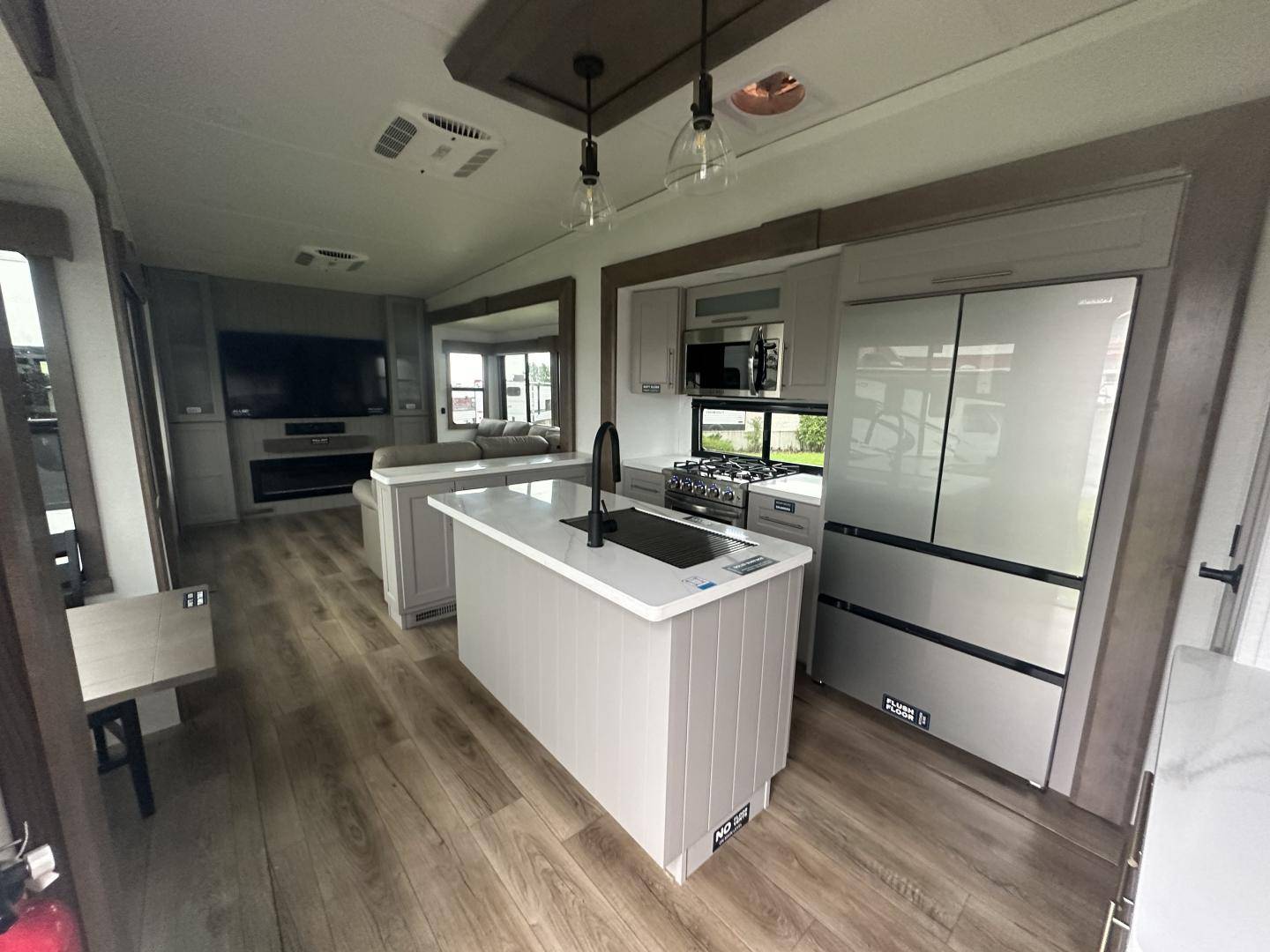 2025 Alliance RV 2025 Alliance RV Paradigm - thumbnail 15