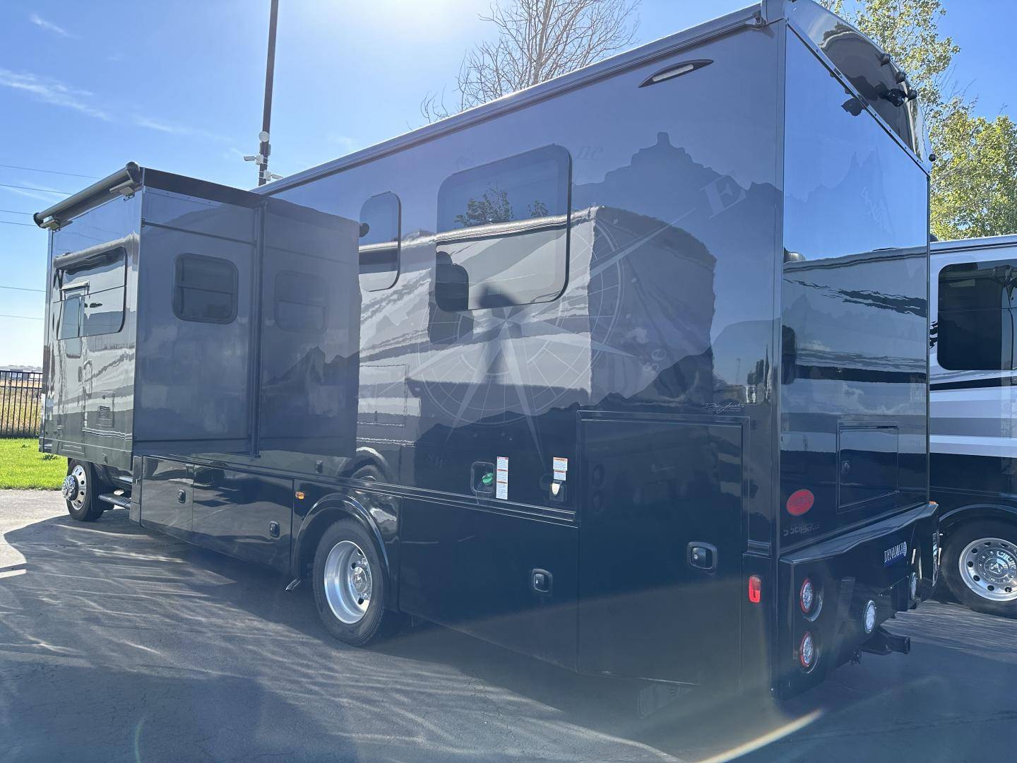 2025 Dynamax 2025 Dynamax Isata 5 - thumbnail 3