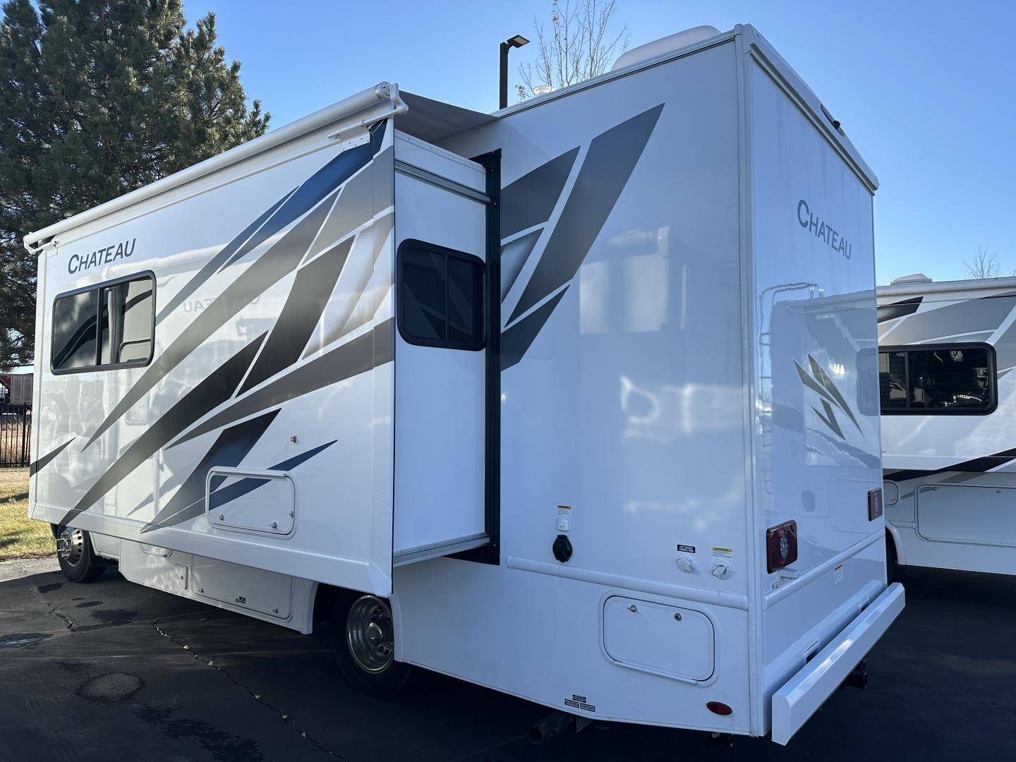 2025 Thor Motor Coach 2025 Thor Motor Coach Chateau - thumbnail 3