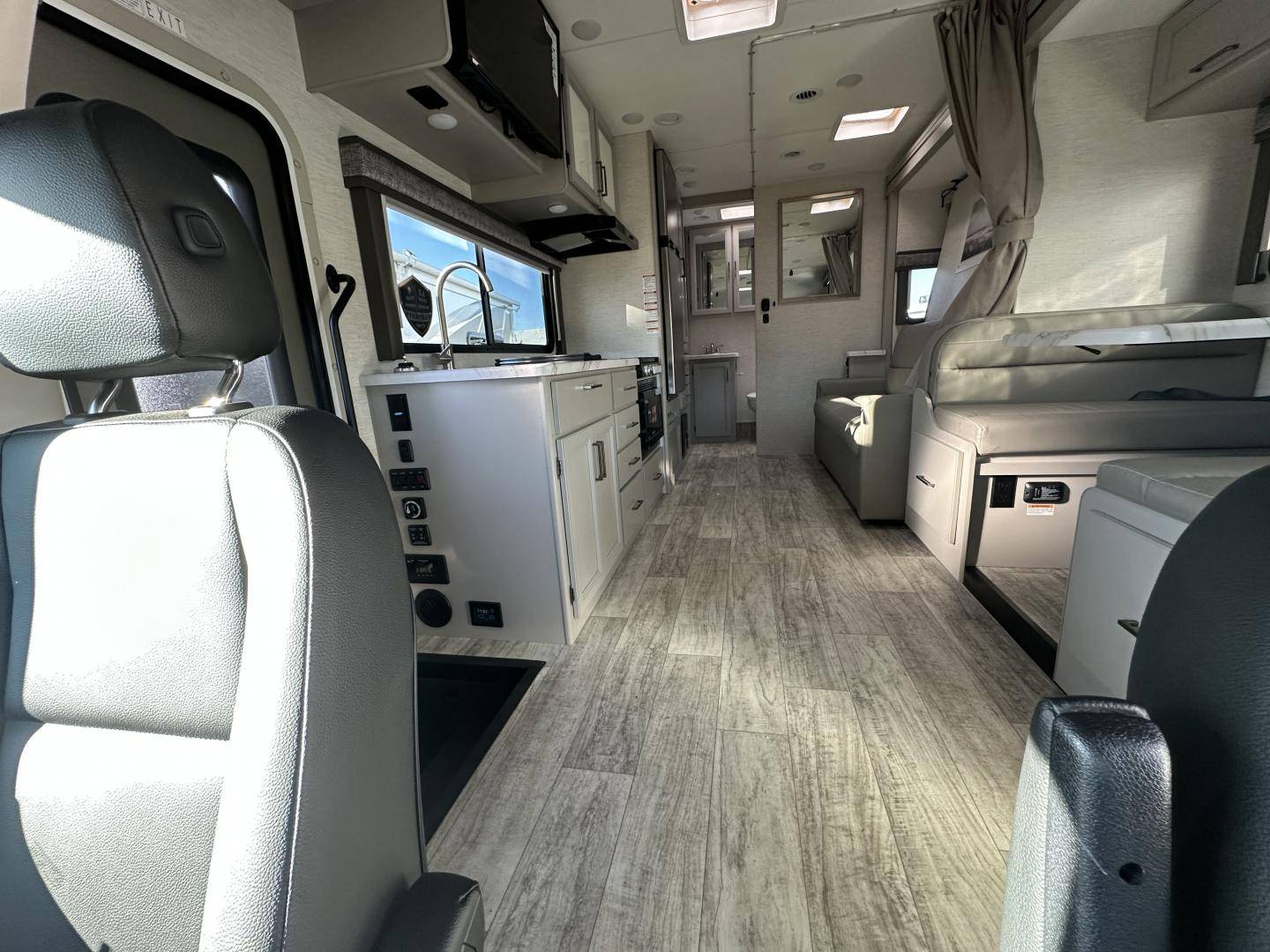 2025 Thor Motor Coach 2025 Thor Motor Coach Chateau - thumbnail 9