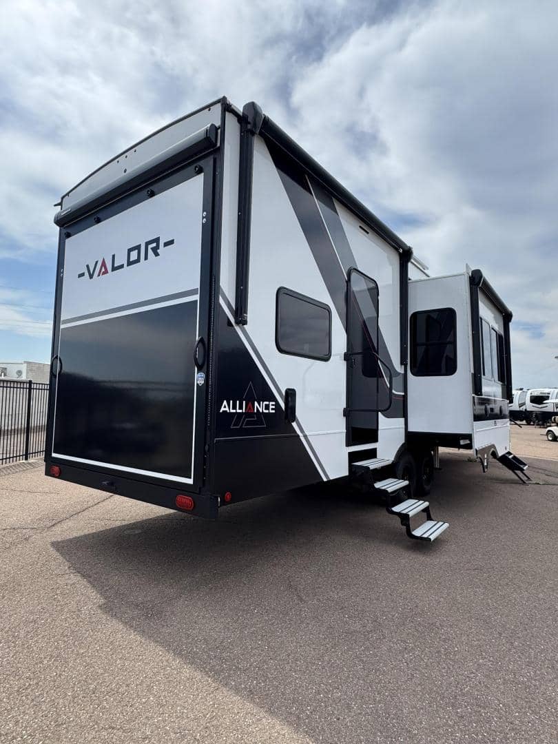 2025 Alliance RV 2025 Alliance RV Valor - thumbnail 5
