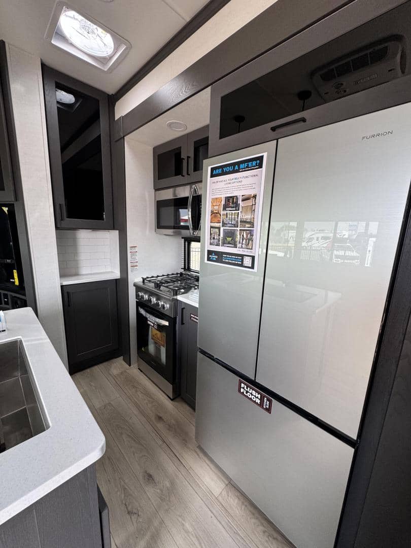 2025 Alliance RV 2025 Alliance RV Valor - thumbnail 10