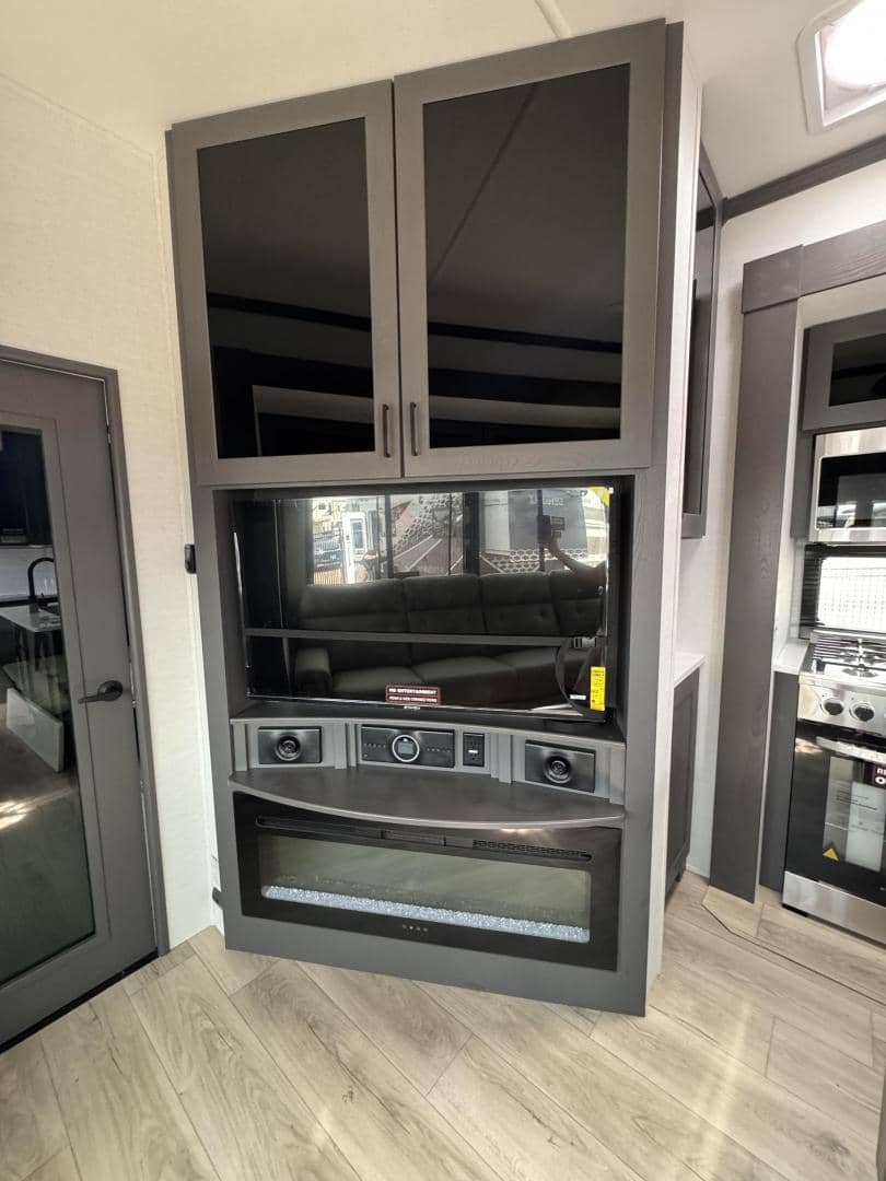 2025 Alliance RV 2025 Alliance RV Valor - thumbnail 13