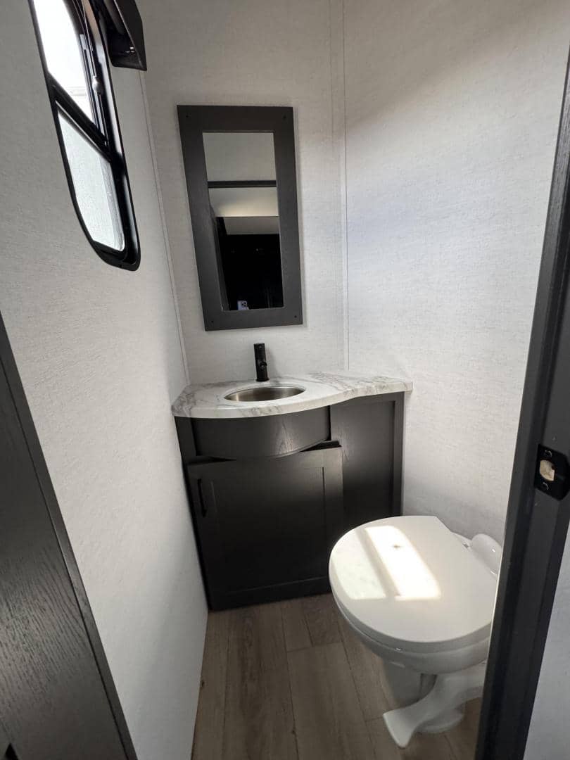 2025 Alliance RV 2025 Alliance RV Valor - thumbnail 15