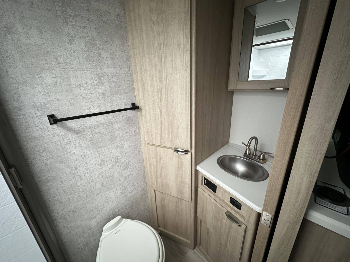 2025 Winnebago 2025 Winnebago Micro Minnie - thumbnail 13