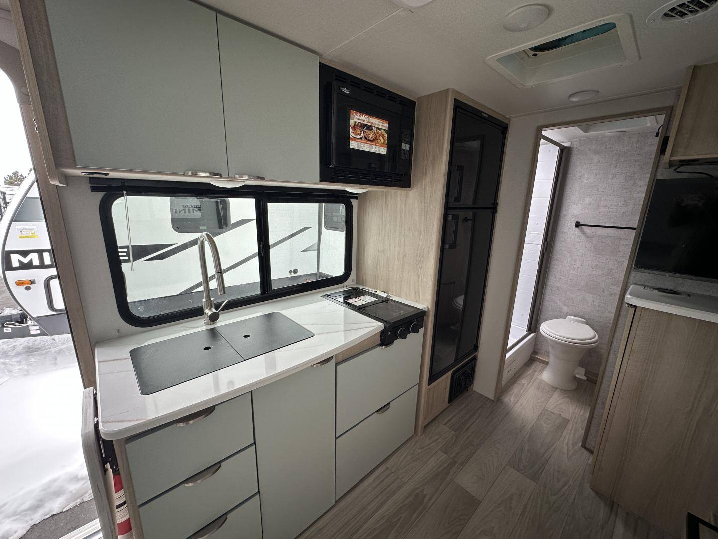2025 Winnebago 2025 Winnebago Micro Minnie - thumbnail 16