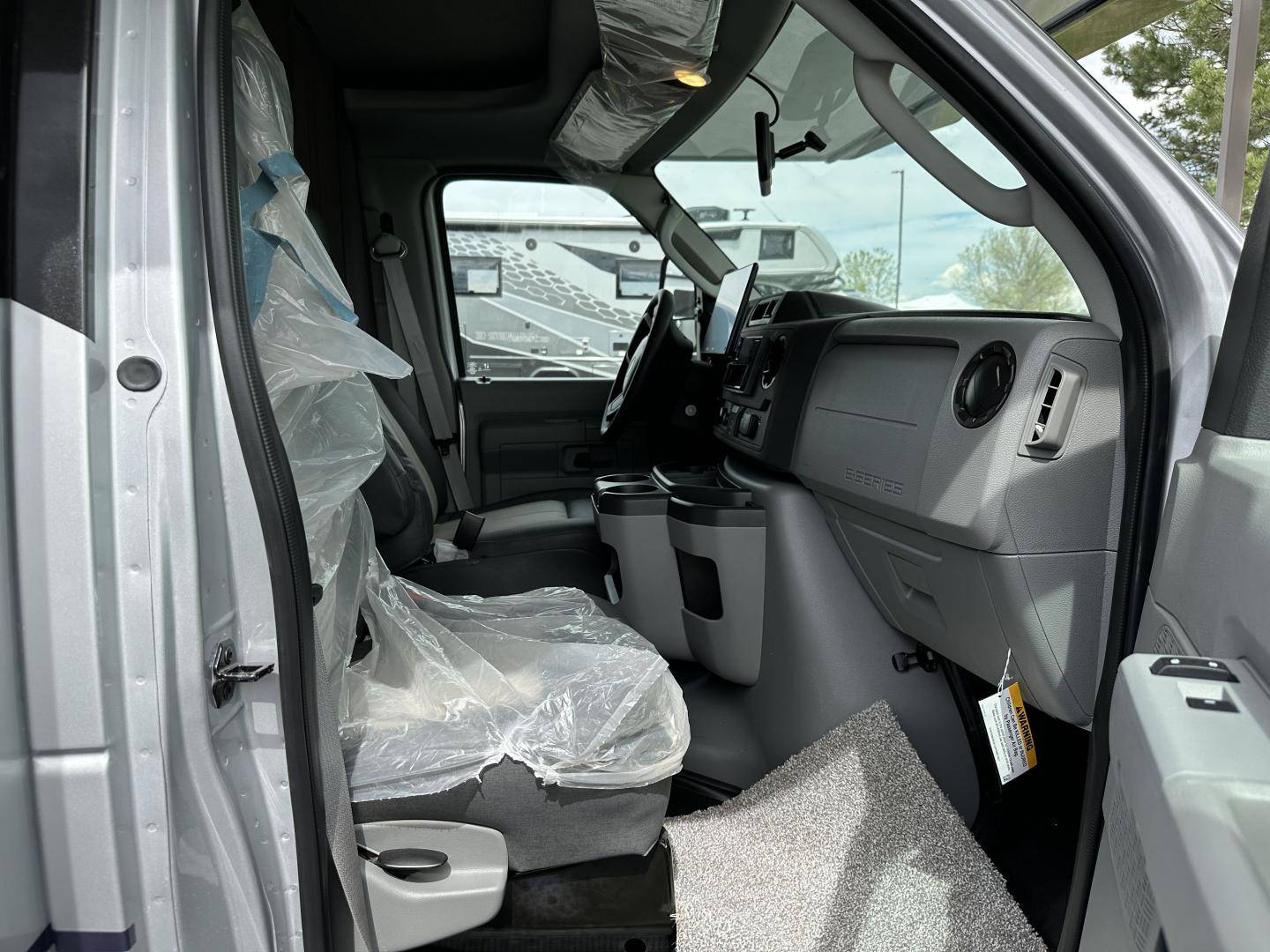 2025 Forest River RV 2025 Forest River RV Sunseeker - thumbnail 6