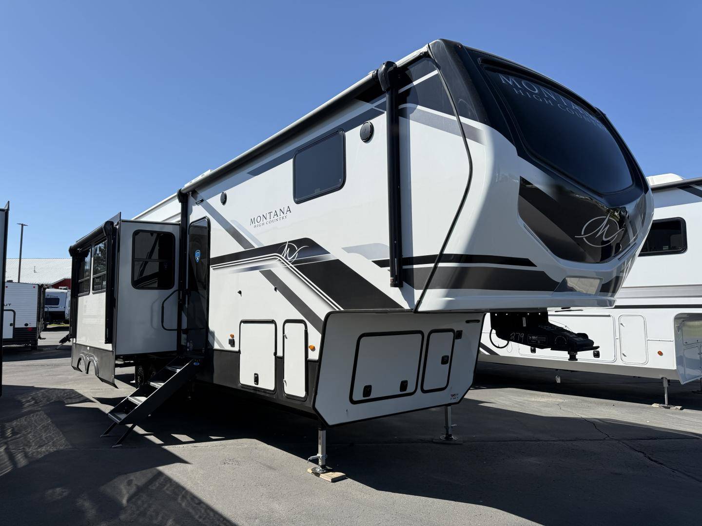 2025 Keystone RV 2025 Keystone RV Montana High Country - thumbnail 4