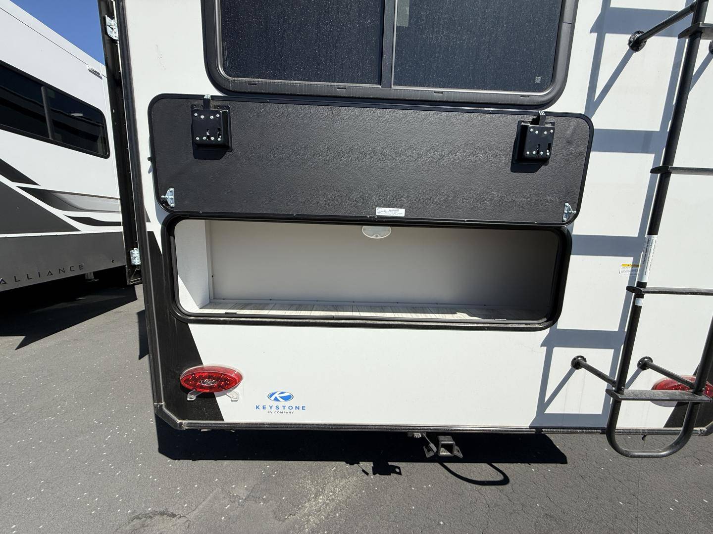 2025 Keystone RV 2025 Keystone RV Montana High Country - thumbnail 7