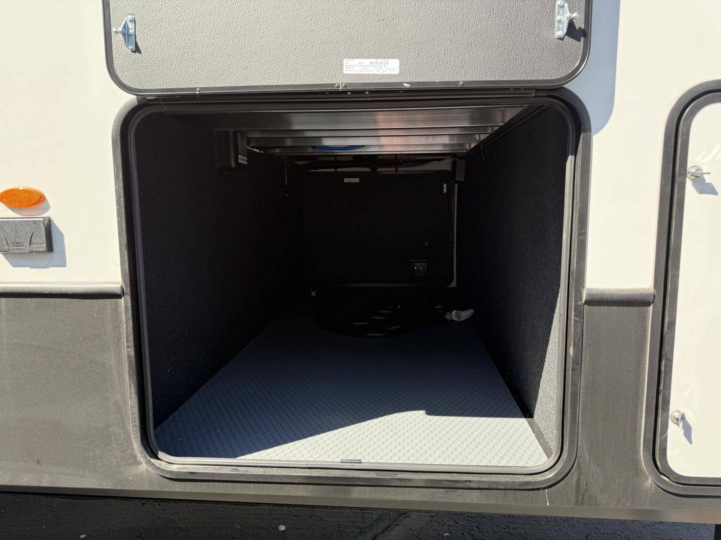 2025 Keystone RV 2025 Keystone RV Montana High Country - thumbnail 10