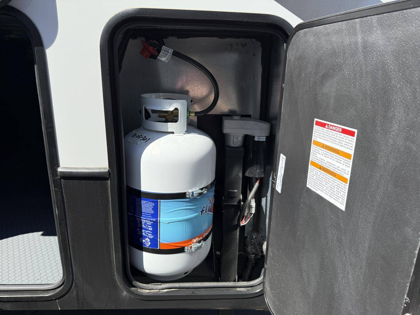 2025 Keystone RV 2025 Keystone RV Montana High Country - thumbnail 11