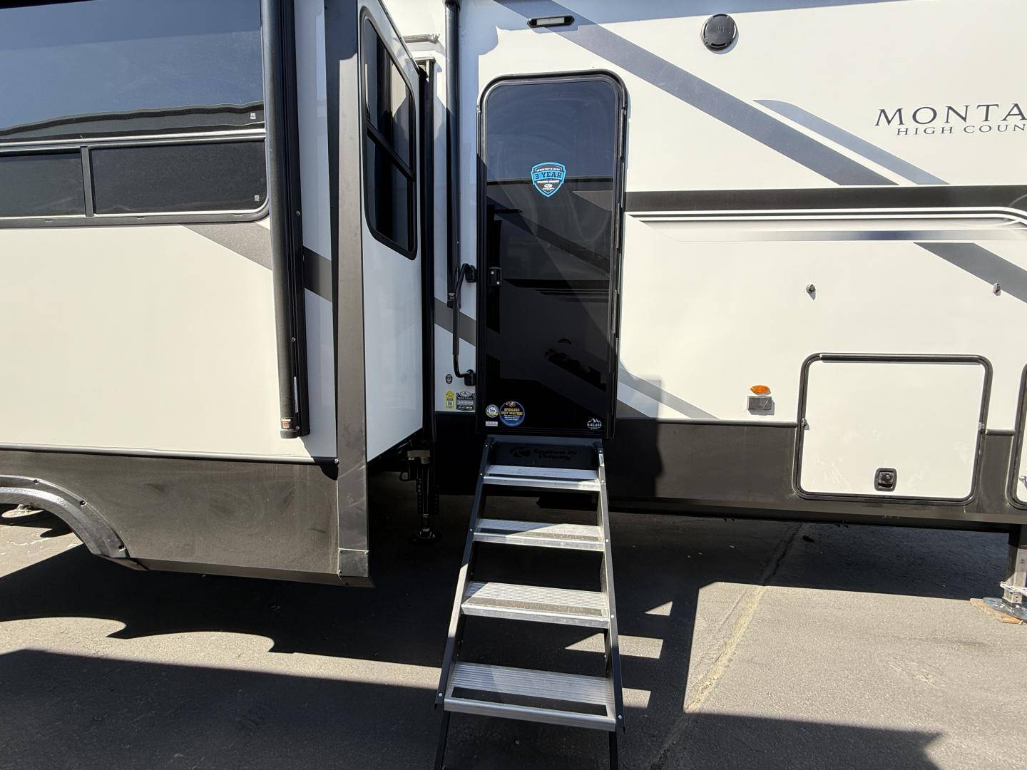 2025 Keystone RV 2025 Keystone RV Montana High Country - thumbnail 16