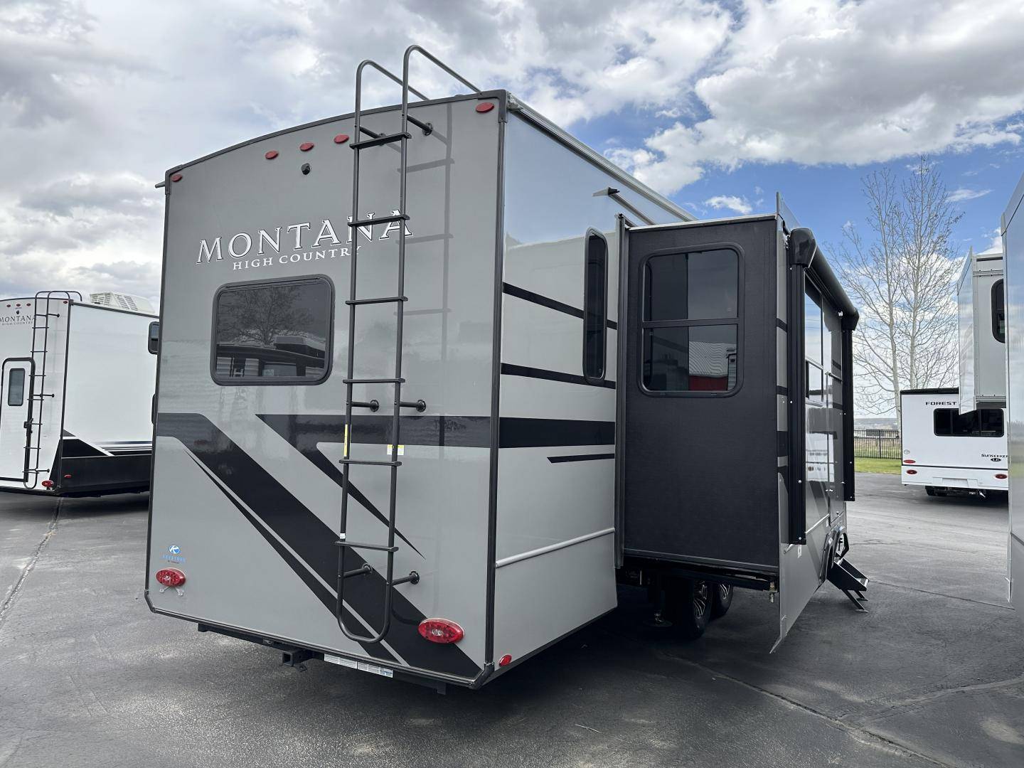 2025 Keystone RV 2025 Keystone RV Montana - thumbnail 4