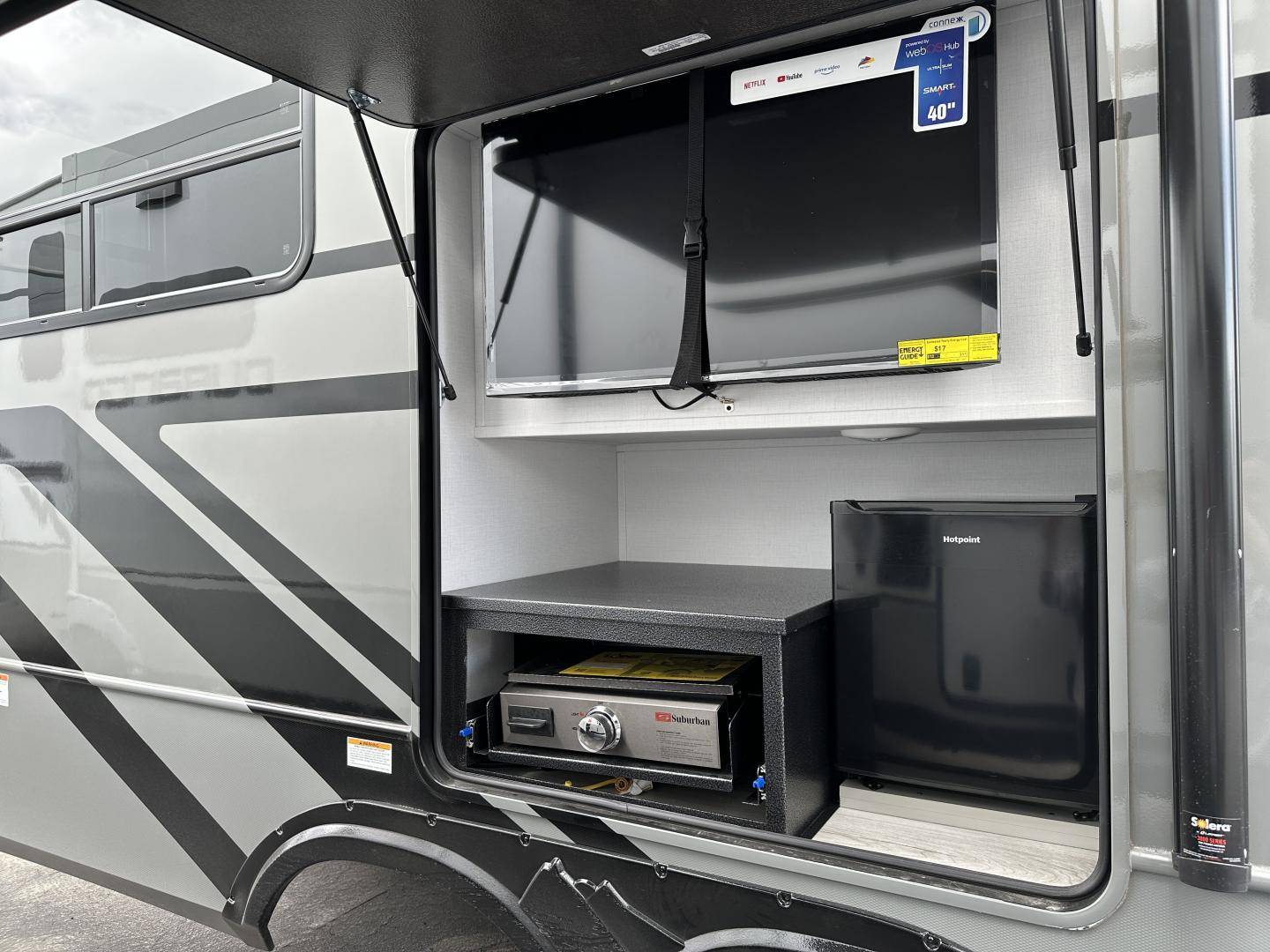 2025 Keystone RV 2025 Keystone RV Montana - thumbnail 5