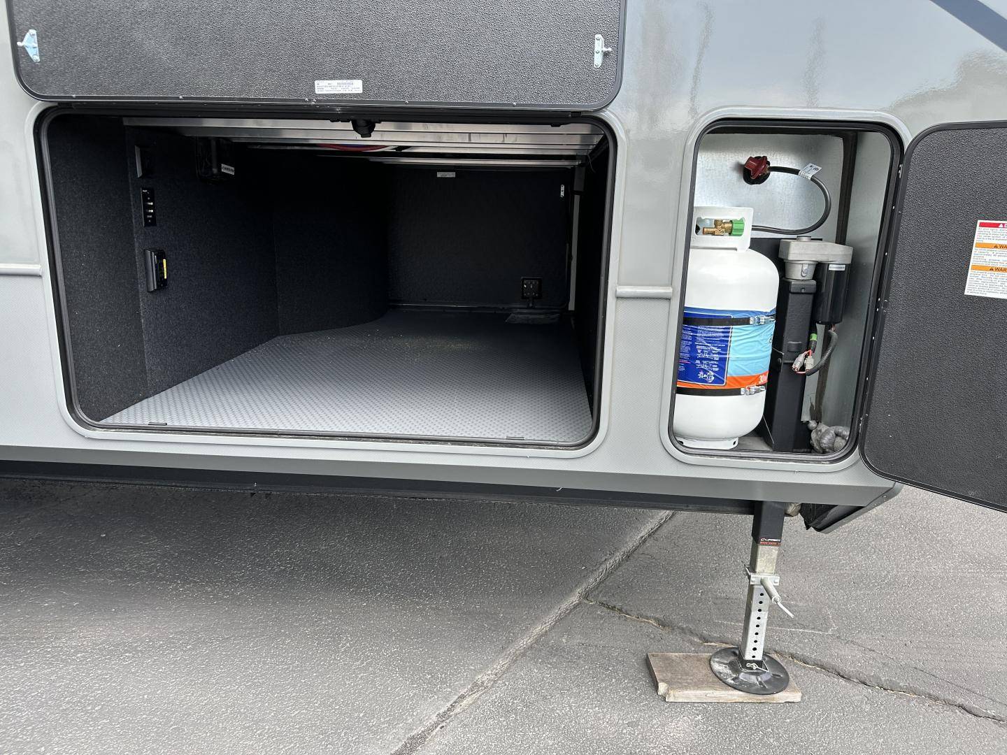 2025 Keystone RV 2025 Keystone RV Montana - thumbnail 6