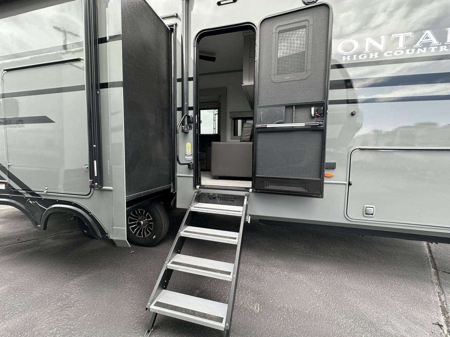 2025 Keystone RV 2025 Keystone RV Montana - thumbnail 12