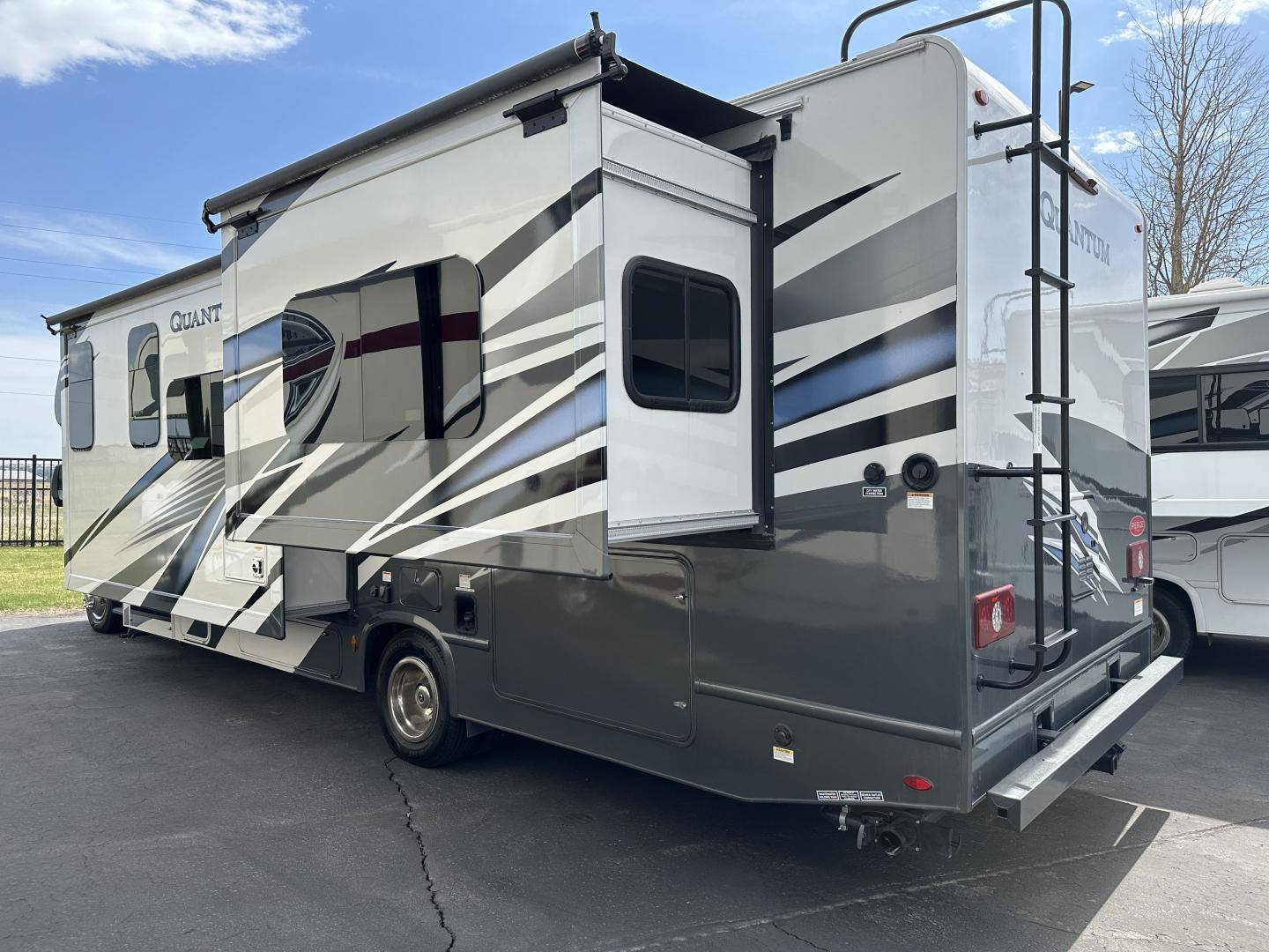 2023 Thor Motor Coach 2023 Thor Motor Coach Quantum - thumbnail 2