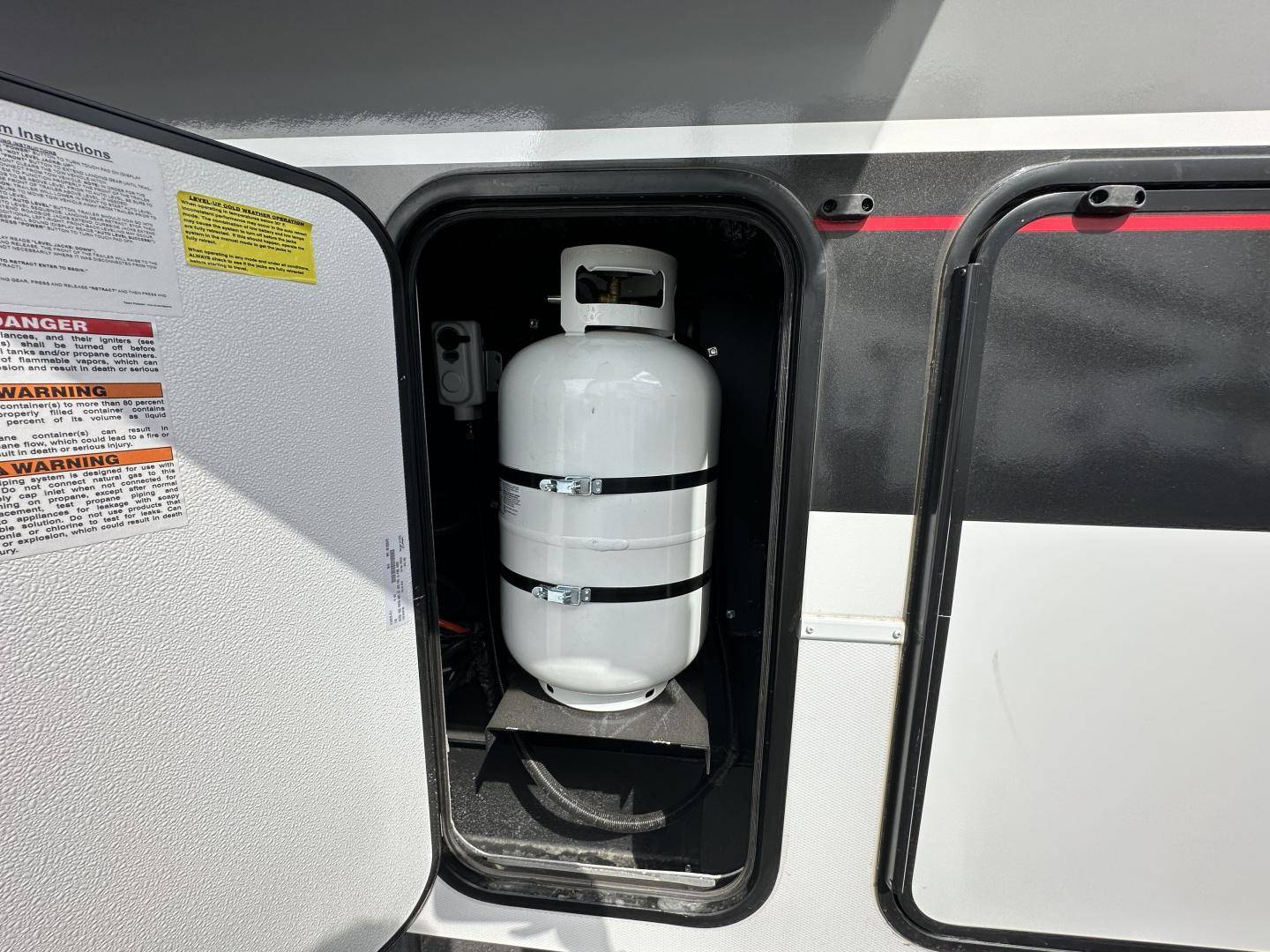 2025 Alliance RV 2025 Alliance RV Valor - thumbnail 10